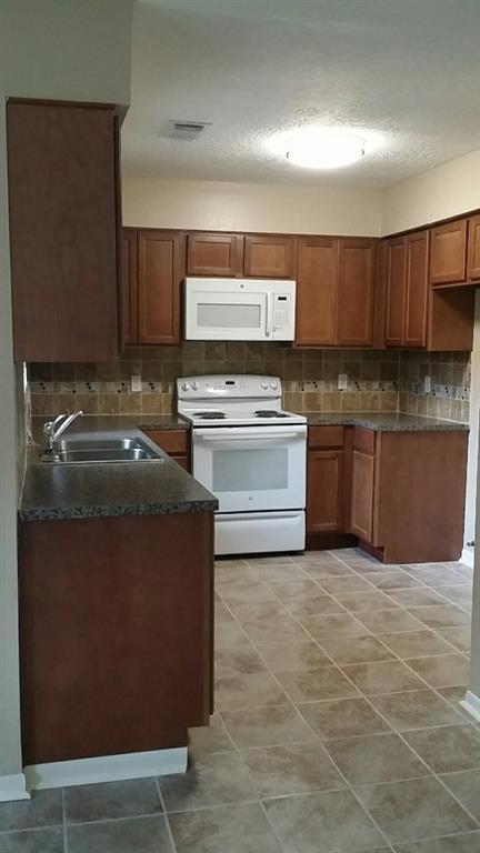 Building Photo - 2139 Broadlawn Dr