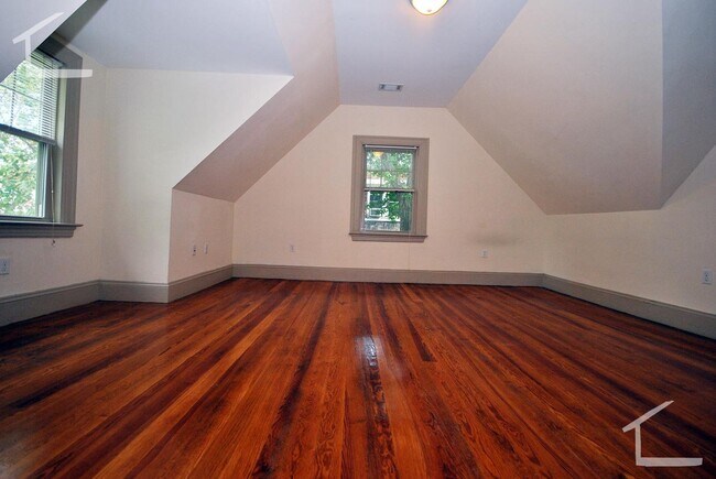 Building Photo - HOT BRIGHTON LISTING!!!!