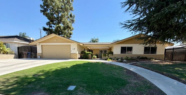 Building Photo - 3705 Crest Dr