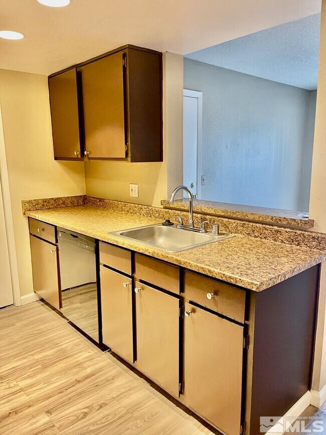 Foto del edificio - 555 E Patriot Blvd