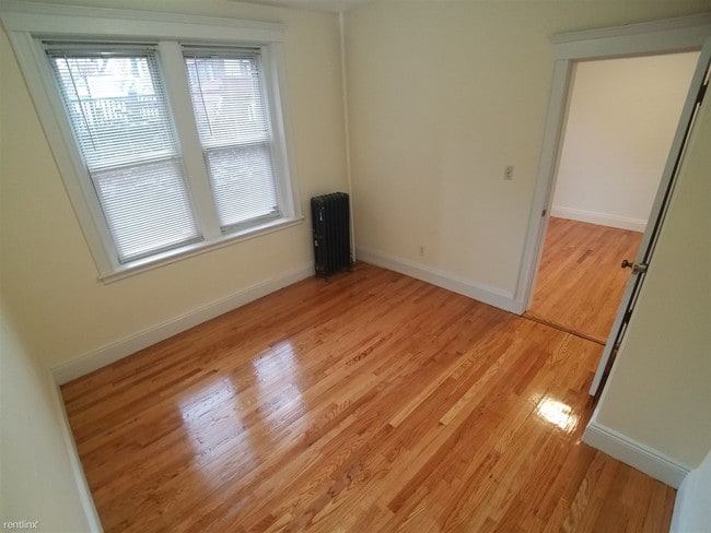 Building Photo - 2 br, 1 bath  - 35 Orkney Rd Apt 2