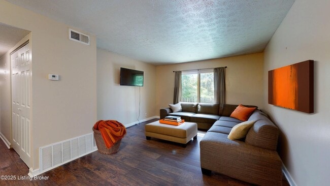 Building Photo - 7074 Wildwood Cir