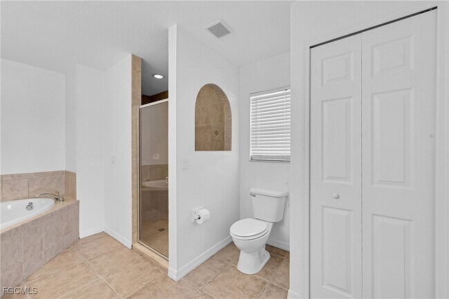 Building Photo - 16 NW 12th Pl