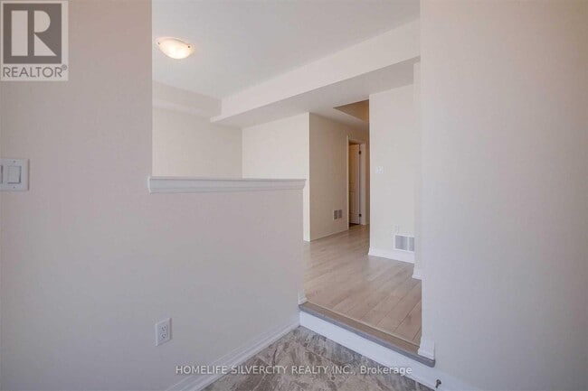 Building Photo - 53 Ravenbury St