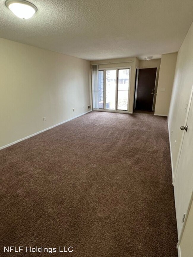 Building Photo - 3 br, 1 bath House - 3604 SE 11th st