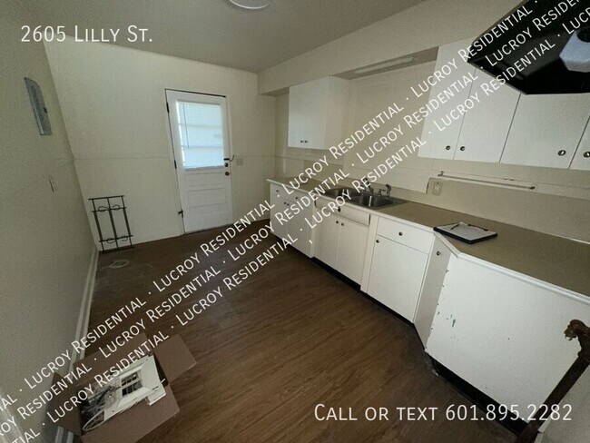 Foto del edificio - Welcome to this charming 4-bedroom, 2-bath...
