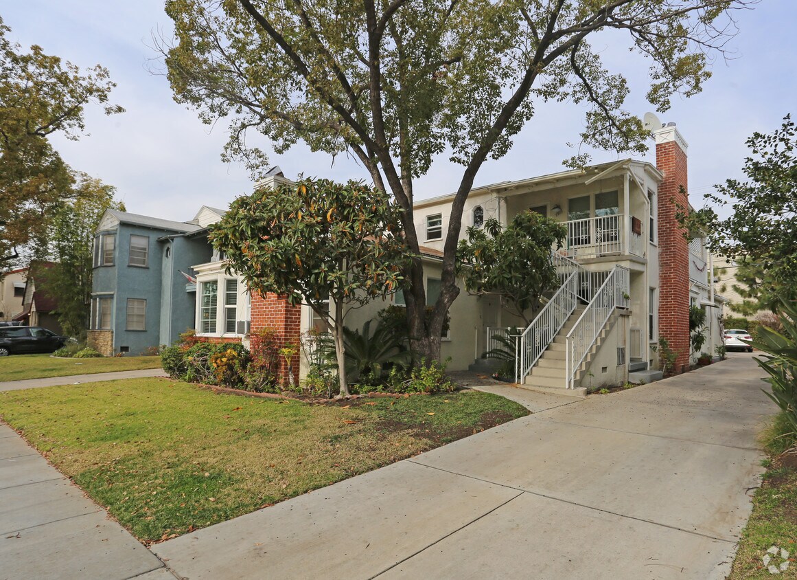 Building Photo - 769 E Doran St