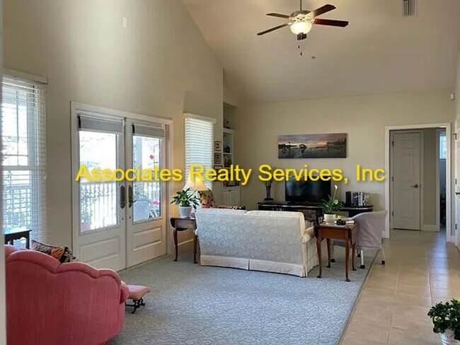 Foto del edificio - Live in Haile Market Square!  Now Available – 3BR/2BA unit