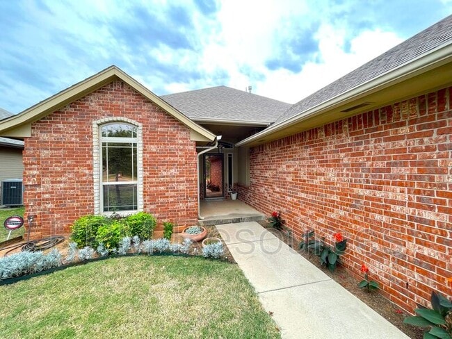 Building Photo - 7504 Meadow Lake Dr