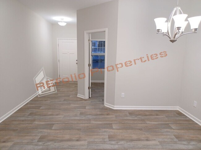 Foto del edificio - Elegant Cul-de-sac Home with 4 Bedrooms, A...