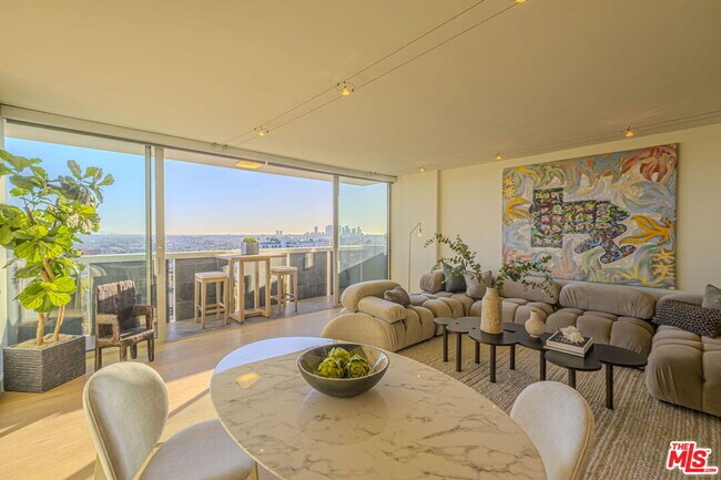 Foto del edificio - 8787 Shoreham Dr