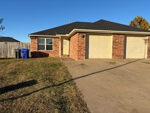 Building Photo - 305-307 E Asher Ct