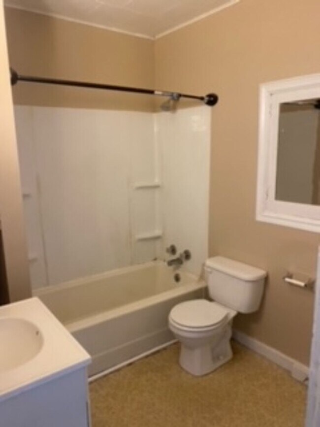 Large 3 Bedroom House House Rental in Parkersburg, WV