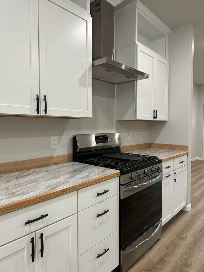 640 Wortham Ave Unit 2, Kenai, AK 99611 Room for Rent in Kenai, AK