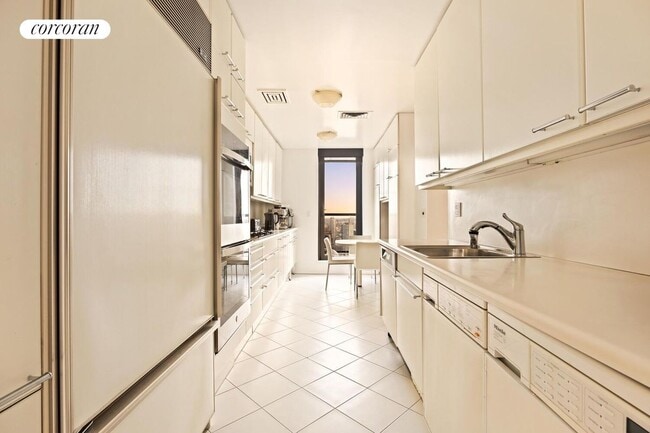 Foto del edificio - 100 United Nations Plaza