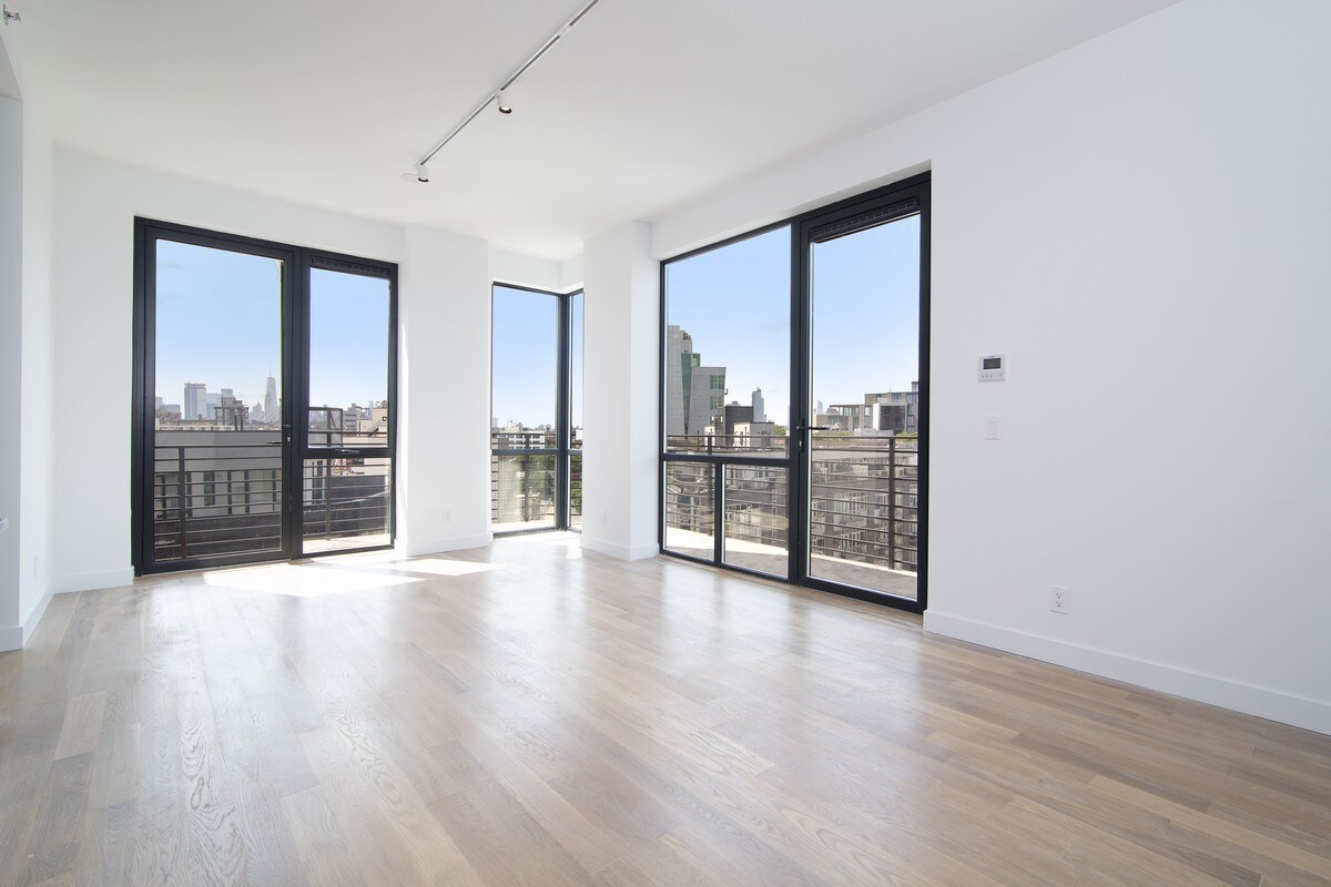 Primary Photo - 100 Ainslie St