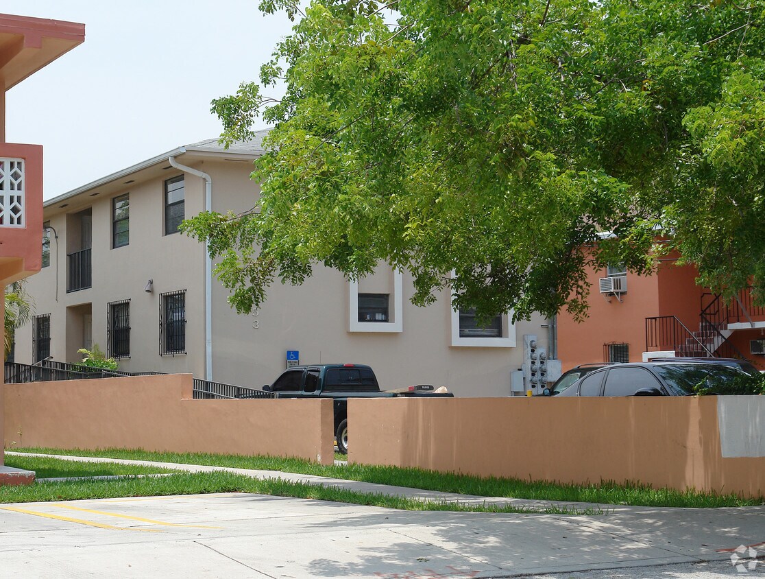 Foto del edificio - 553 SW 5th St