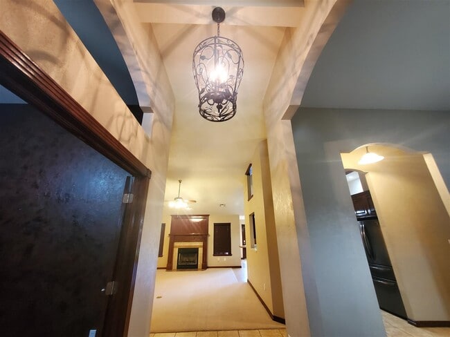 Building Photo - 2802 NE Scottsdale Cir