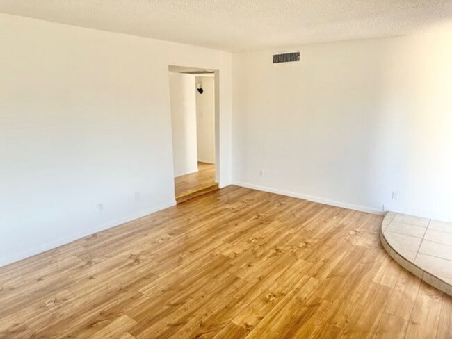 Building Photo - Come settle in and make 4402 W. Altadena A...