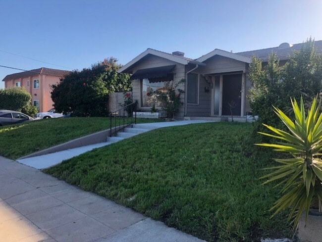 Building Photo - Centrally Located 2 Bed, 2 Bath House in N...