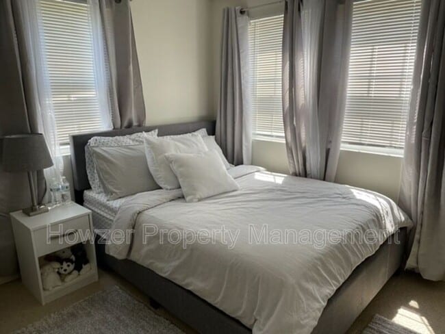 Building Photo - 17 High School Rd