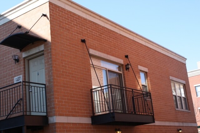 Foto principal - 1337 N Burling St