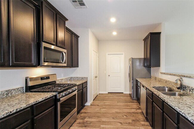 Foto del edificio - 320 E Georgia Terrace