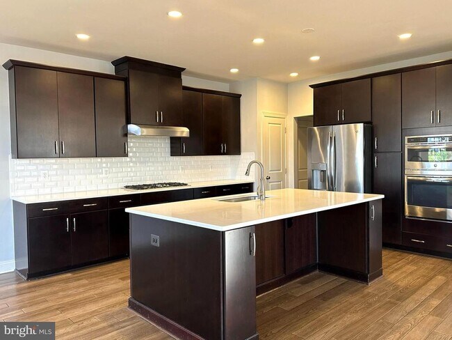 Building Photo - 23417 Longollen Woods Terrace