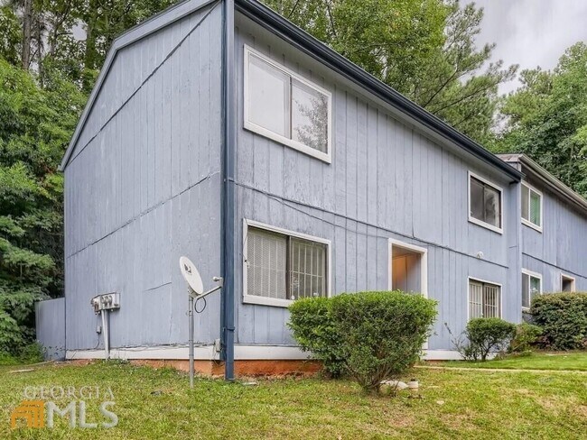 Foto del edificio - 967 Pine Hollow Rd