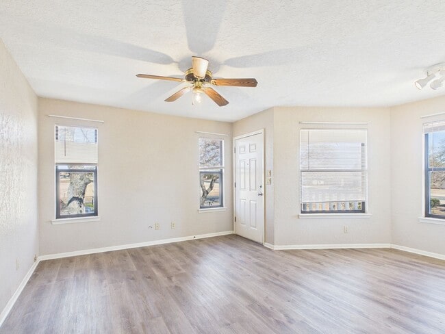 Building Photo - 293 Billie Dr