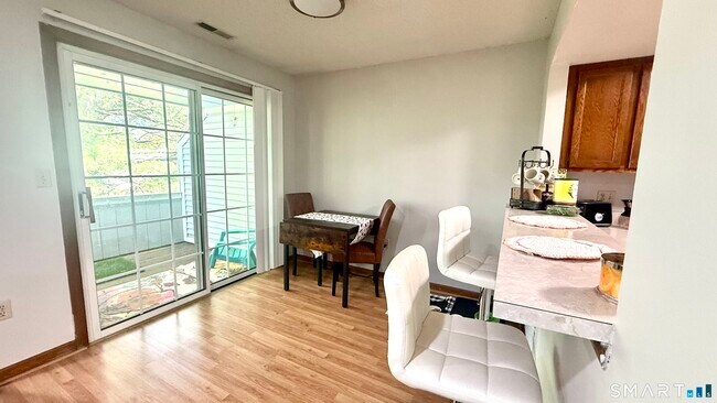 Foto del edificio - 109 Misty Meadow Ln