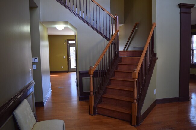 Building Photo - 605 Stillhouse Ln