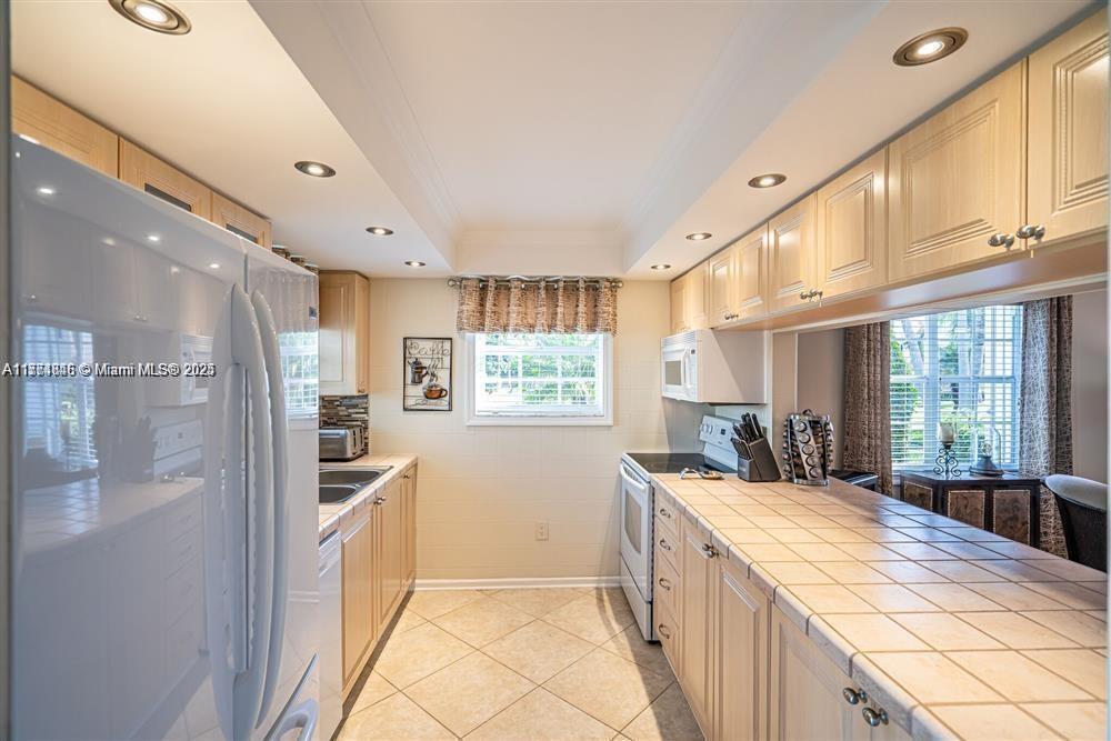 Foto principal - 221-221 Waterside Dr