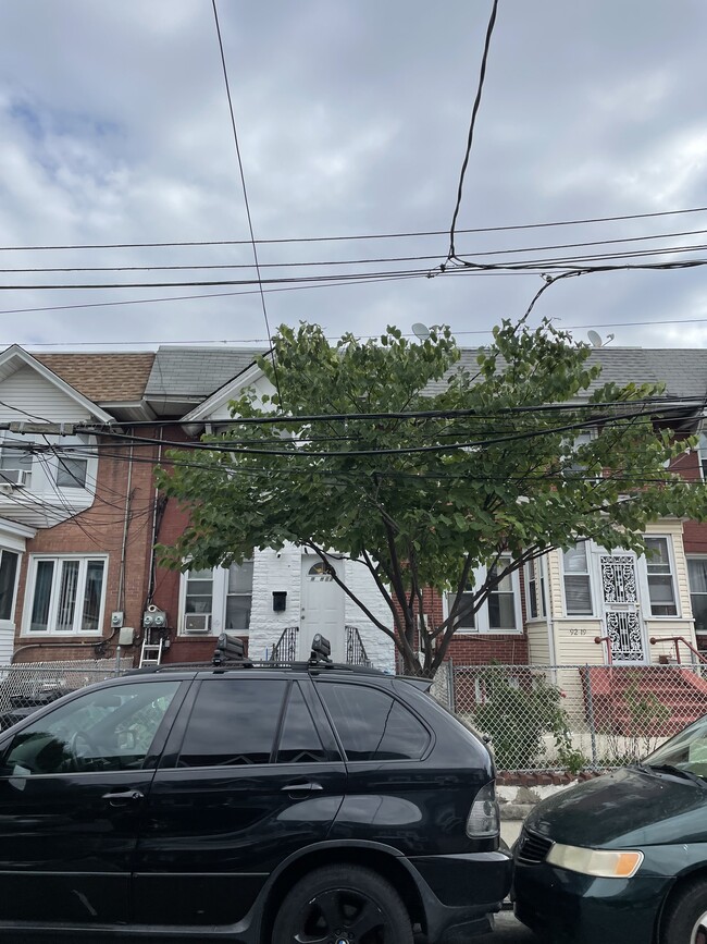Building Photo - 9217 95th St