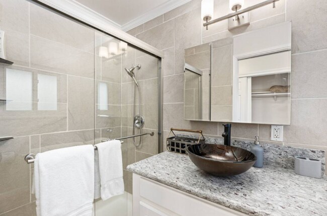 Foto del edificio - 321 W Kalmia St