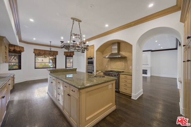 Foto del edificio - 305 N Palm Dr