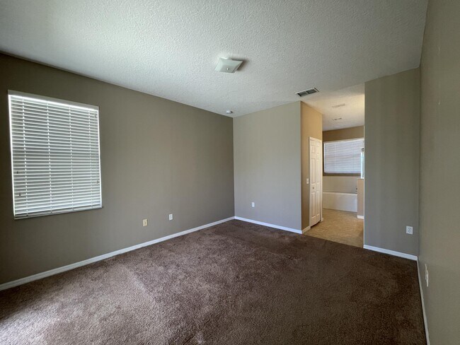 Foto del edificio - 539 Bassett Dr