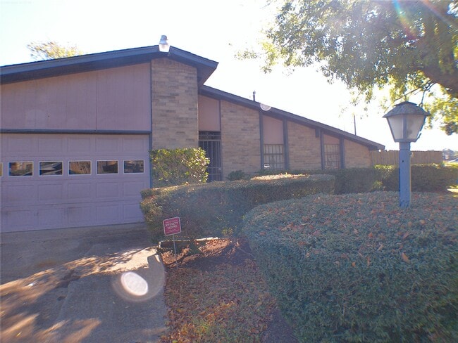 Foto del edificio - 15823 Ironside Hill Dr