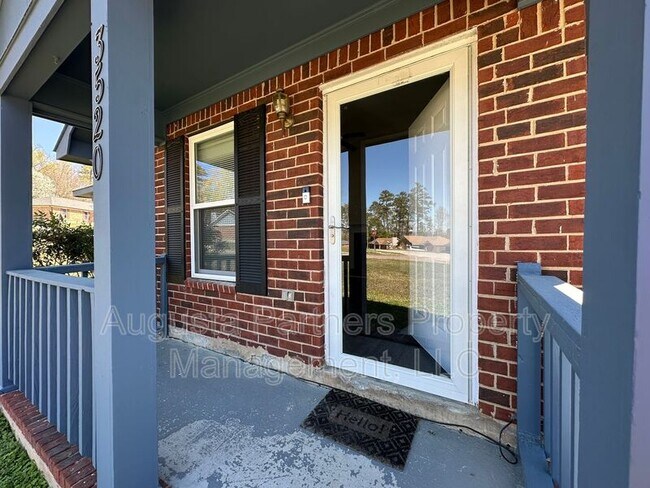 Foto del edificio - 3520 Stafford Dr