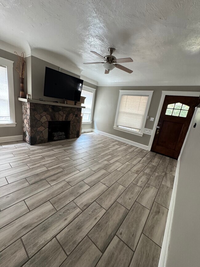 Foto del edificio - 1447 Lakeland Ave