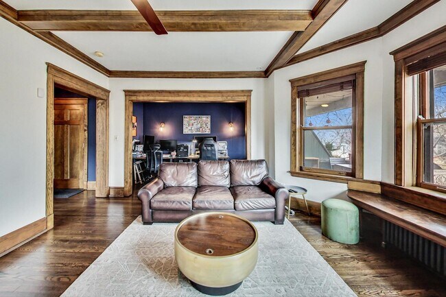 Building Photo - 601 W Fullerton Pky