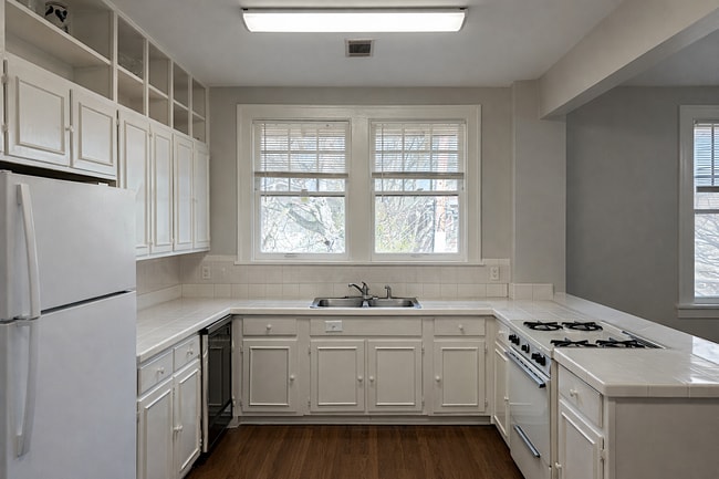 Building Photo - 3219 W Markham St