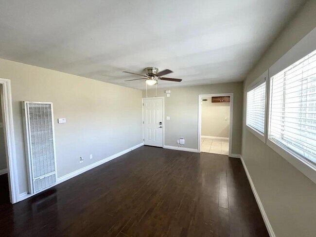 Foto del edificio - 628 E Cypress St