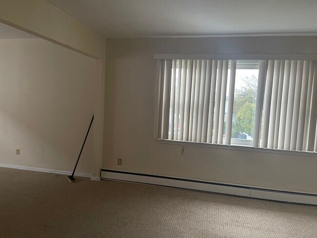 Living Room - 111 Franklin St