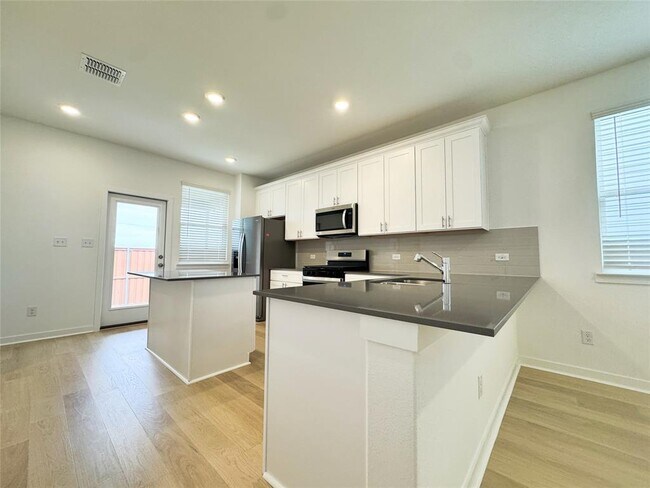 Building Photo - 368 Kapok St