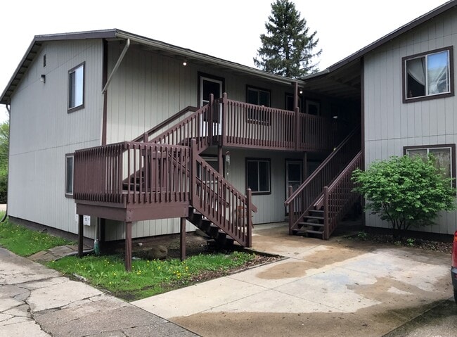 Building Photo - 496 Schiller Ave