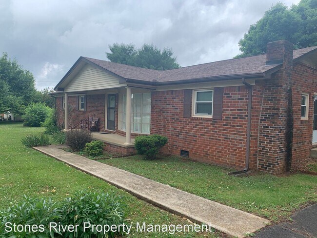 Building Photo - 3 br, 1.5 bath House - 306 Woodland Dr.