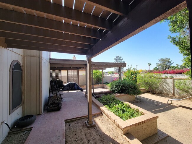 Foto del edificio - 2032 W Knowles Cir