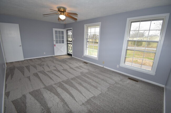 Foto del edificio - 3 Bedroom Pet Friendly Home For Rent!