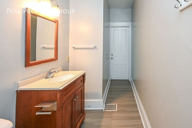 Building Photo - 2342 Chickasaw St